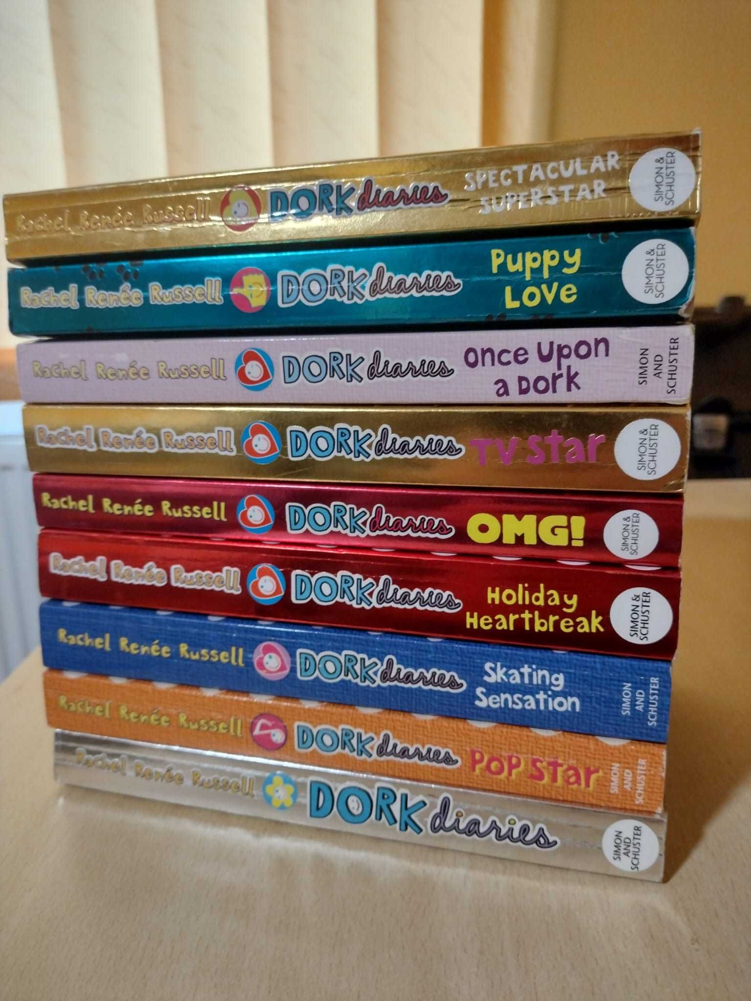 9 volume carte Dork Diaries, limba engleză, stare bună