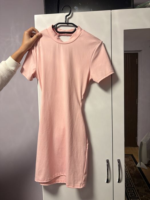 Къса,прилепнала рокля!