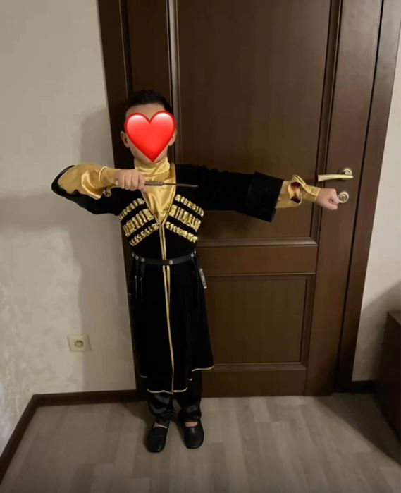 Кавказский костюм (для лезгинки) с кожанным ремнем