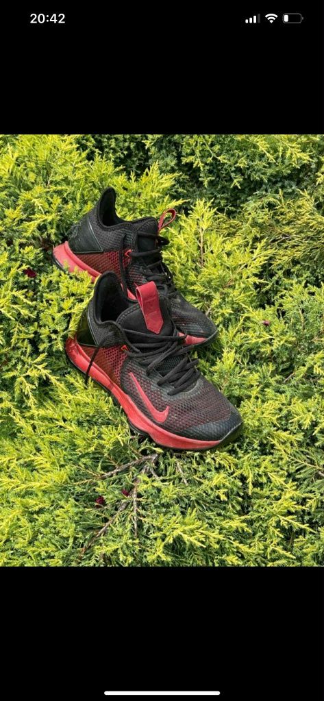 adidași Nike în stare impecabila