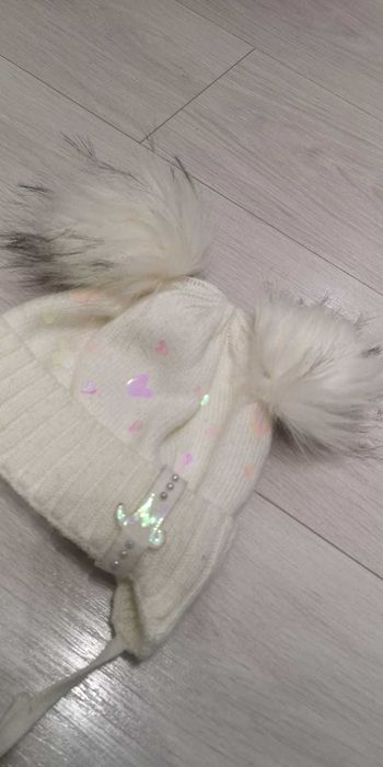 caciulita alba groasa pt fetite