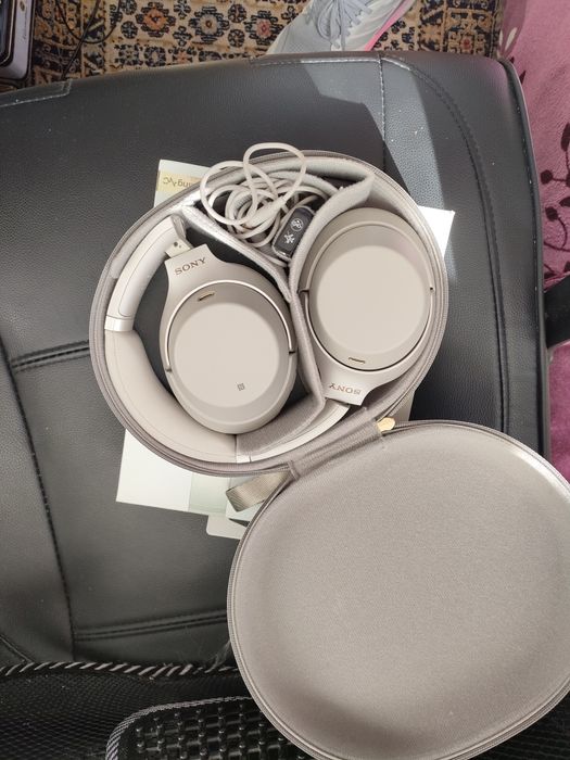 Vând căști Sony WH-1000X M3