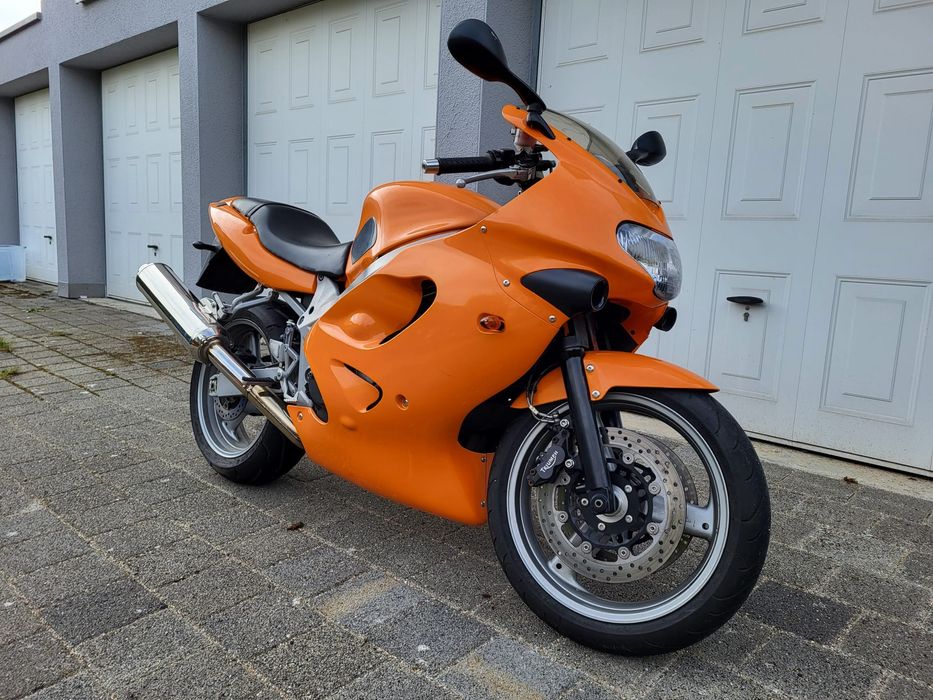Triumph TT 600 ..