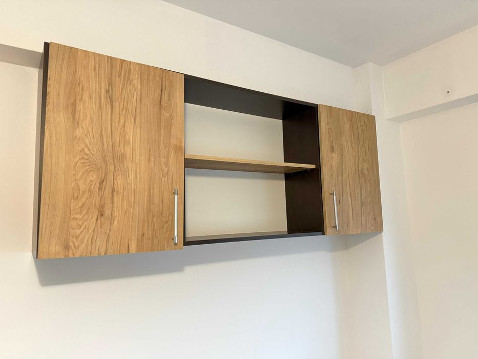 Corp mobilier suspendat, din PAL.