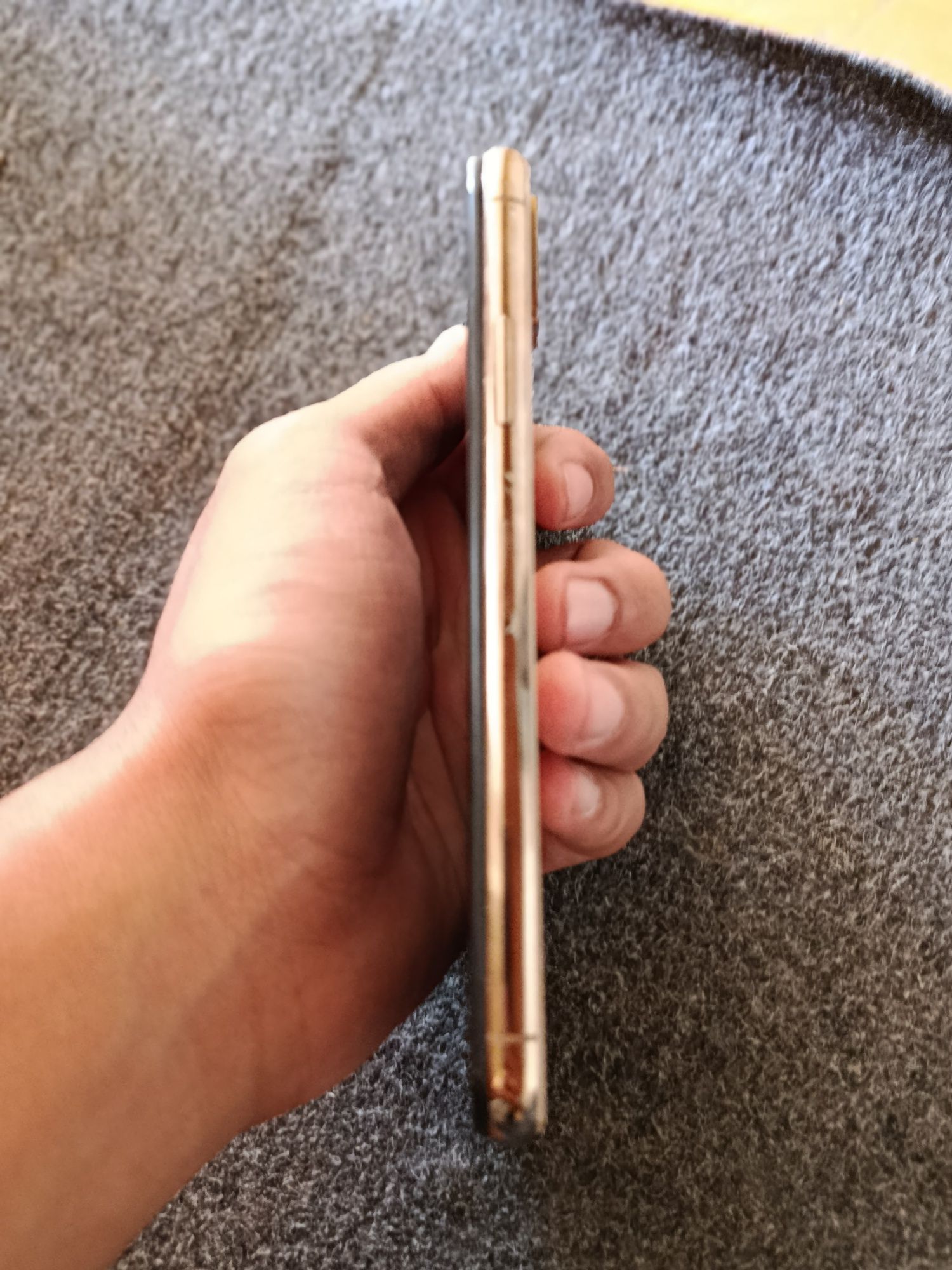 iPhone XS sotiladi