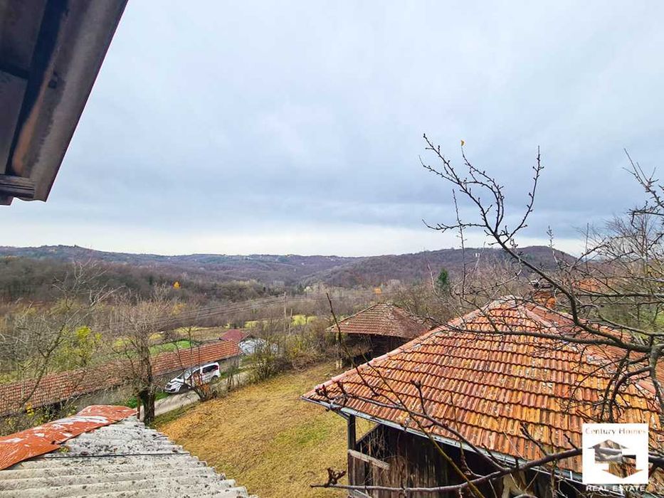 116252 Голям парцел с две къщи и плевня в с. Войнежа