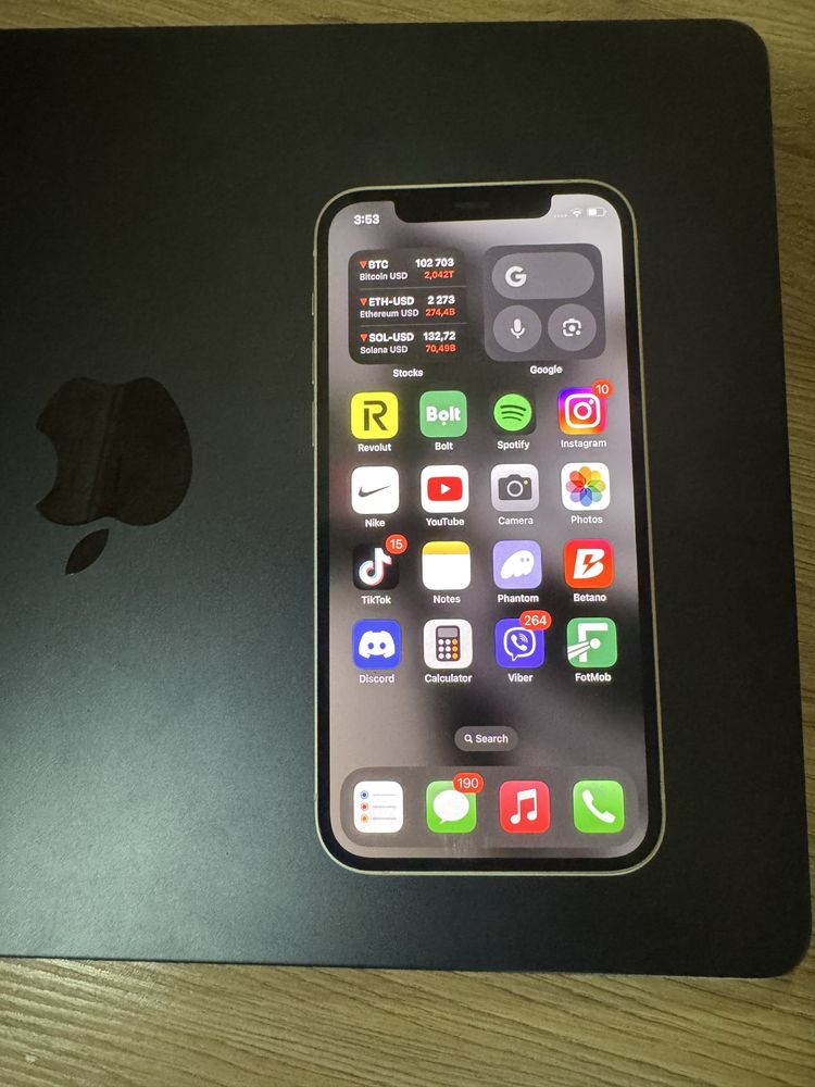 Iphone 12 бял в добро състояние