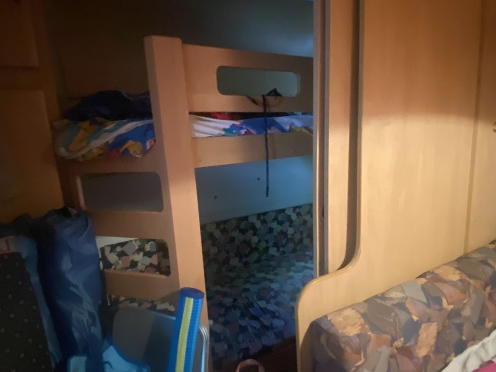 Продавам каравана до морето на къмпинг в Аспровалта