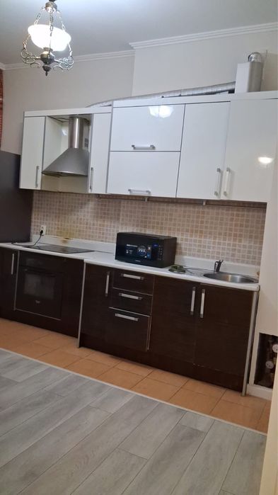 Кухня б/у, шкафы, техника