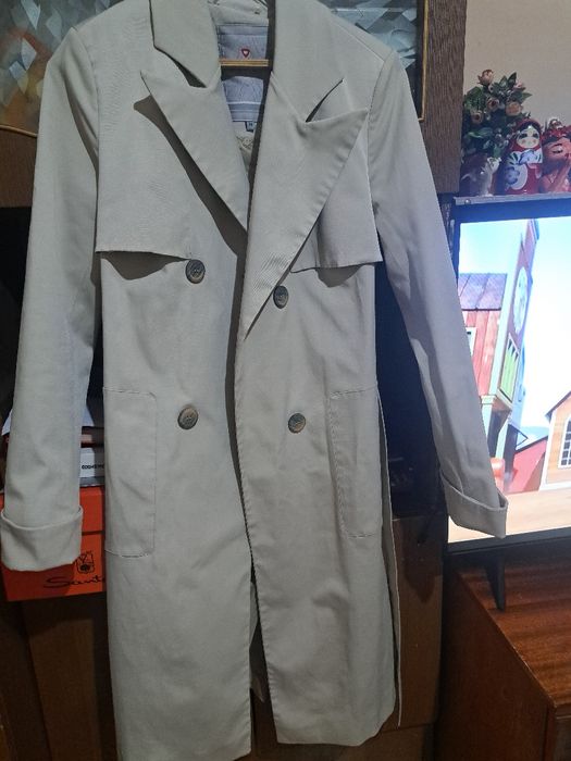 Качественный плотный плащ