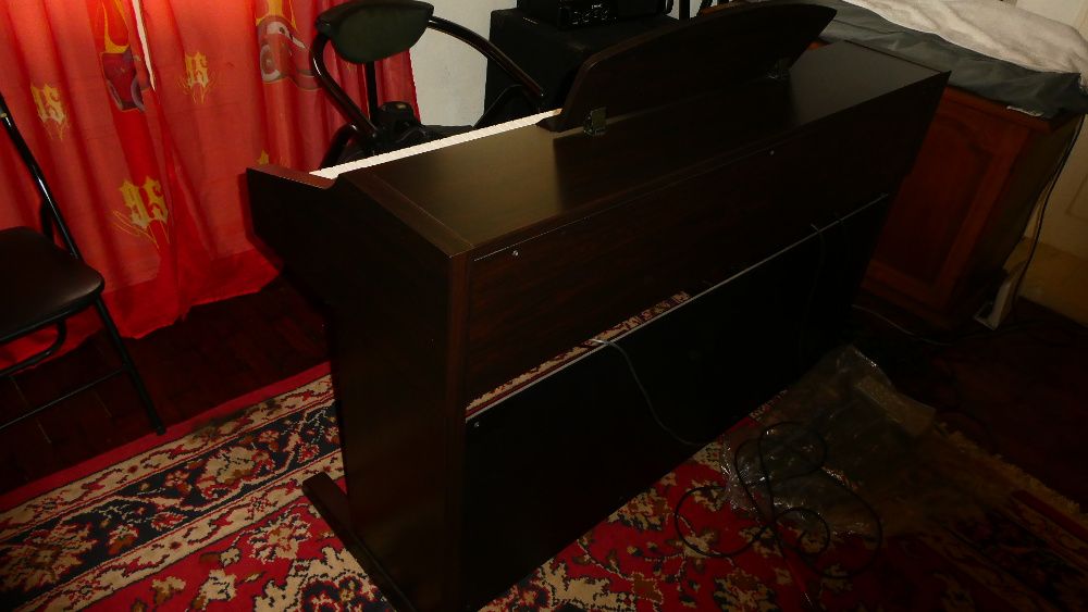 Pian orga Yamaha Clavinova 203 , pt casa sau biserica.