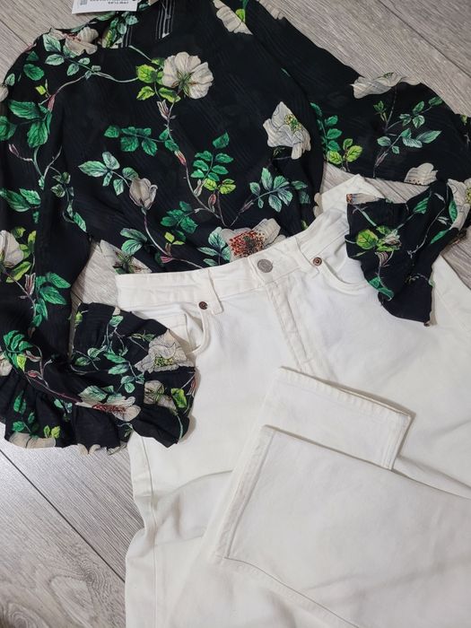 Bluză neagră H&M, mărimea 38, imprimeu florall