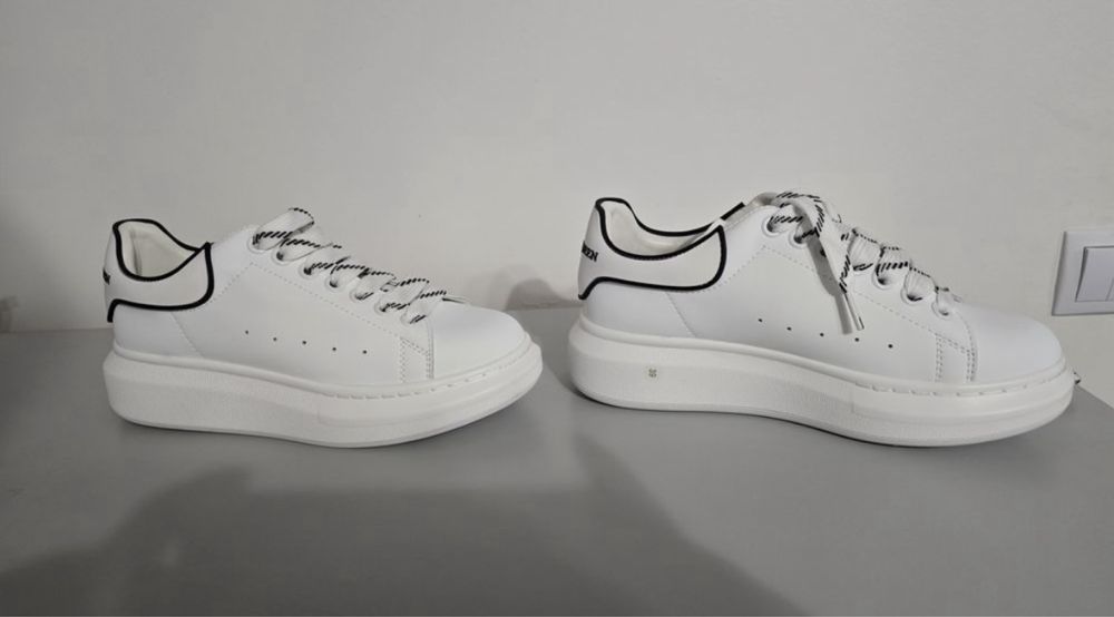 Vand Alexander McQueen