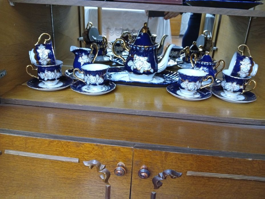 16тали чой сервиз, турли шаклдаги, размердаги ваза, чойнак, тарелкалар