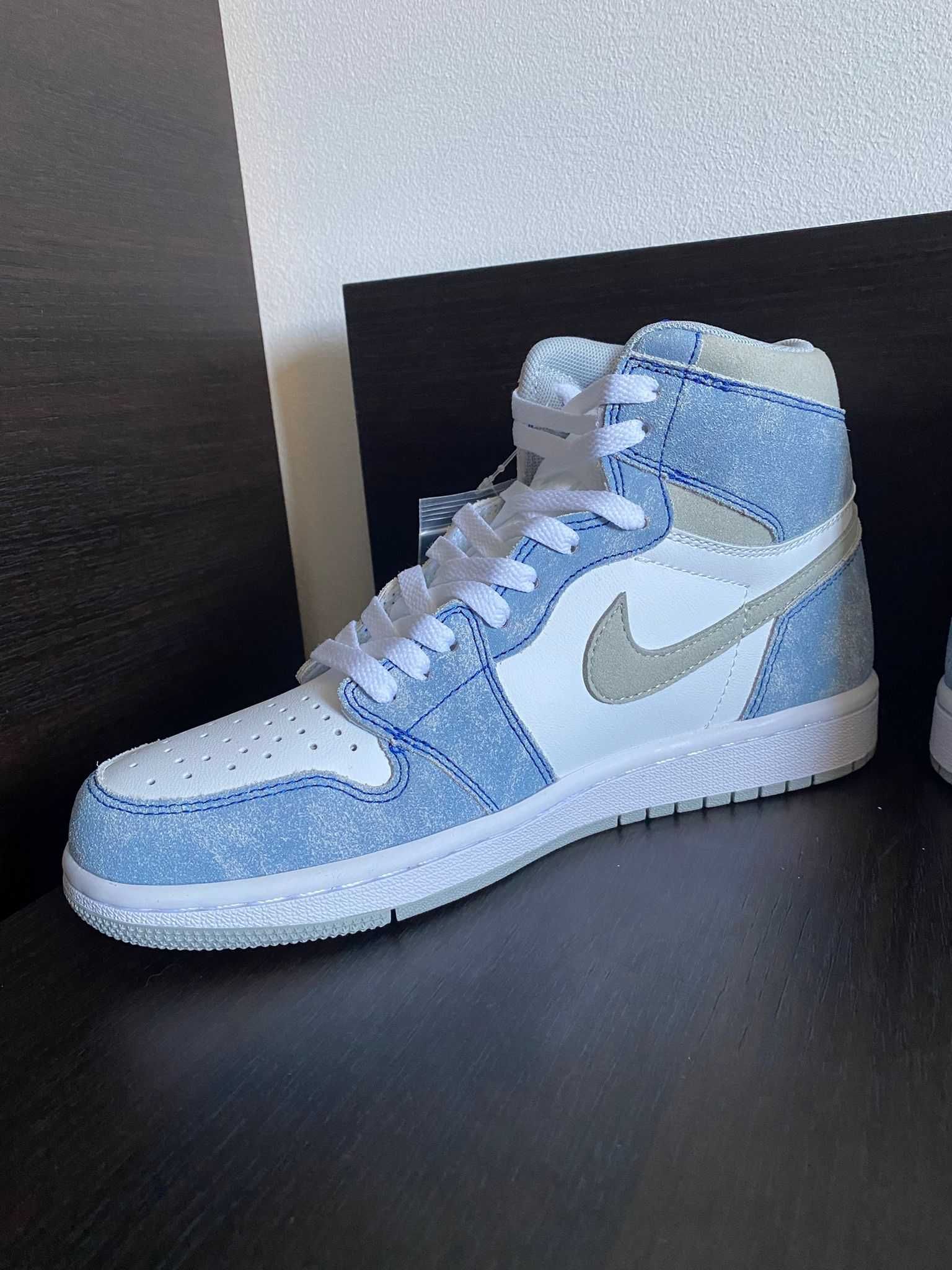 Air Jordan 1 High Hyper Royale  (38; 39; 40; 41; 42; 43)