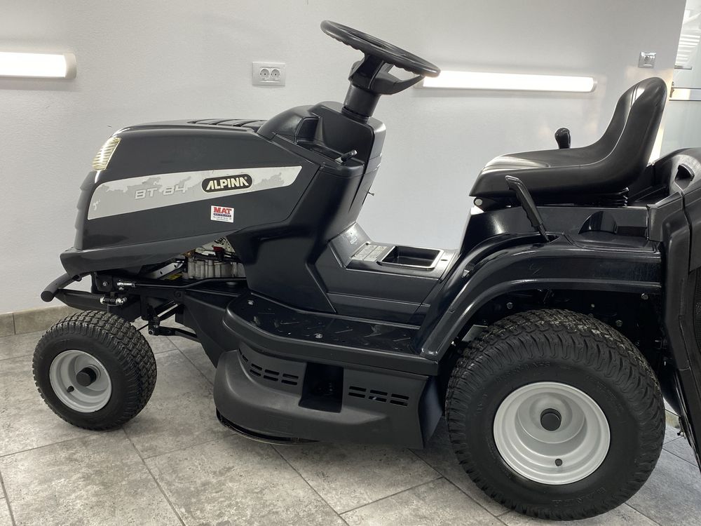 Tractoras de tuns gazon iarba Alpina 12.5 CP (husqvarna stiga