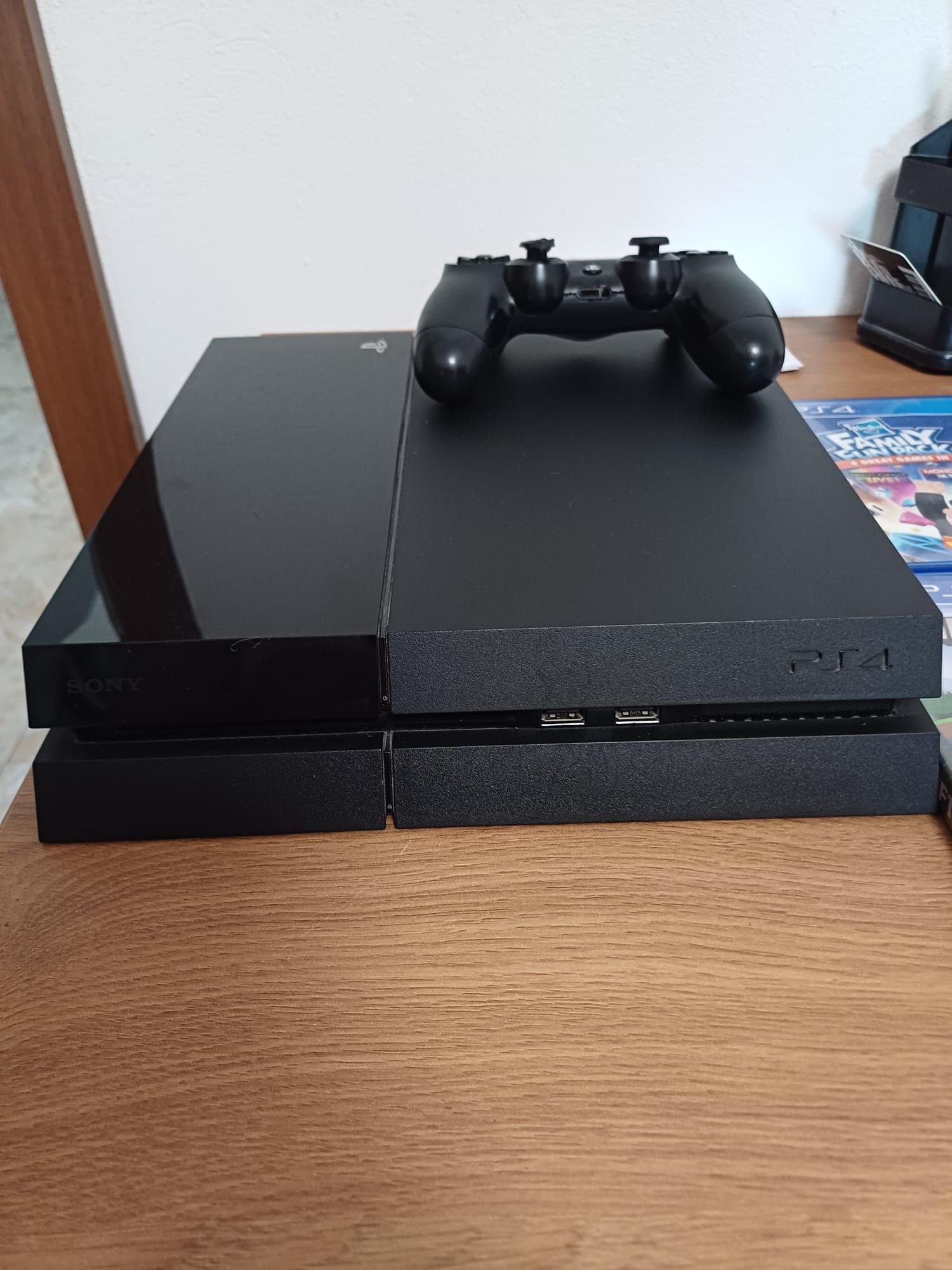 Vând PS 4 în stare bună de funcționare