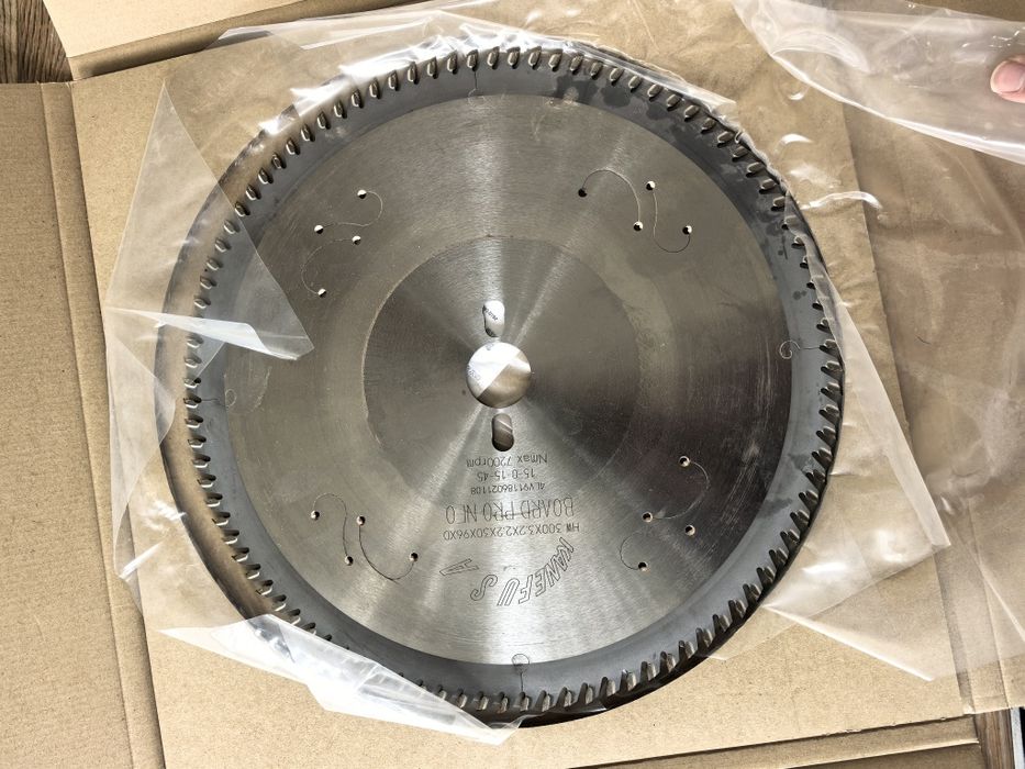 Диск и подрезвач за каретен циркуляр
