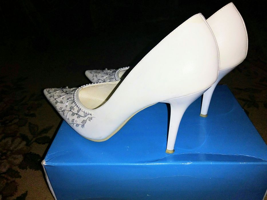 Обувки на ток официални