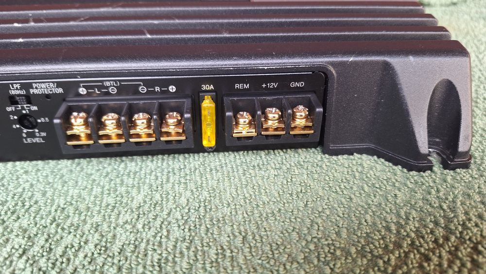 Oferta 170 lei Amplificator Sony ,alpine kicker