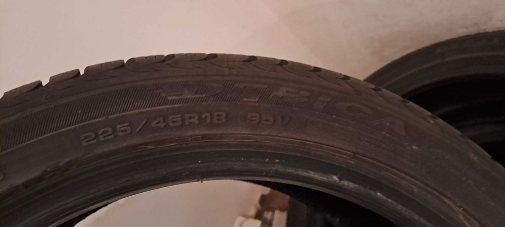 2 броя зимни гуми в отлично състояние - DEBICA, ДОТ 23