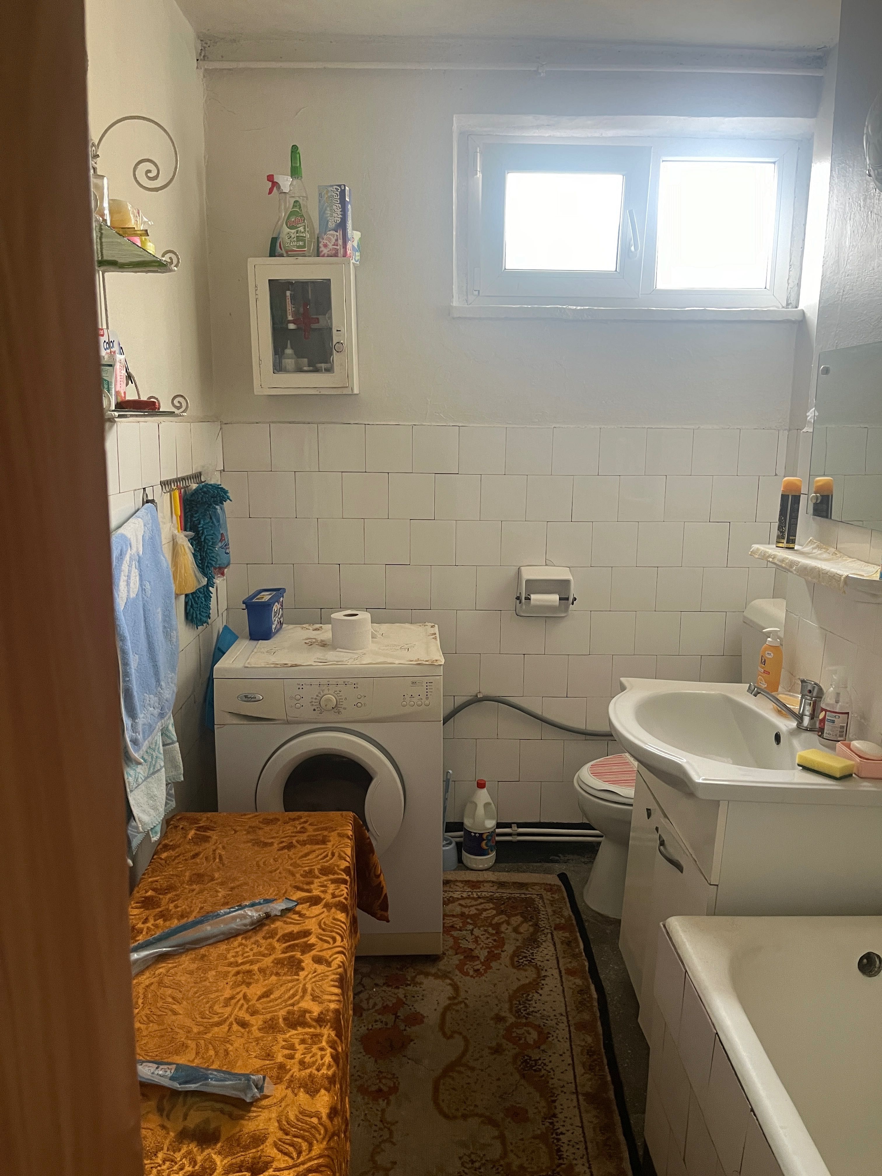 Vind apartament 2 camere zona Dărmănești