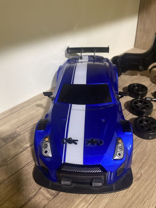 Радиоуправляемая машинка