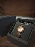 НОВ часовник Guess