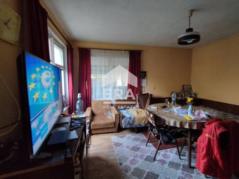 Просторна къща в село Малък извор