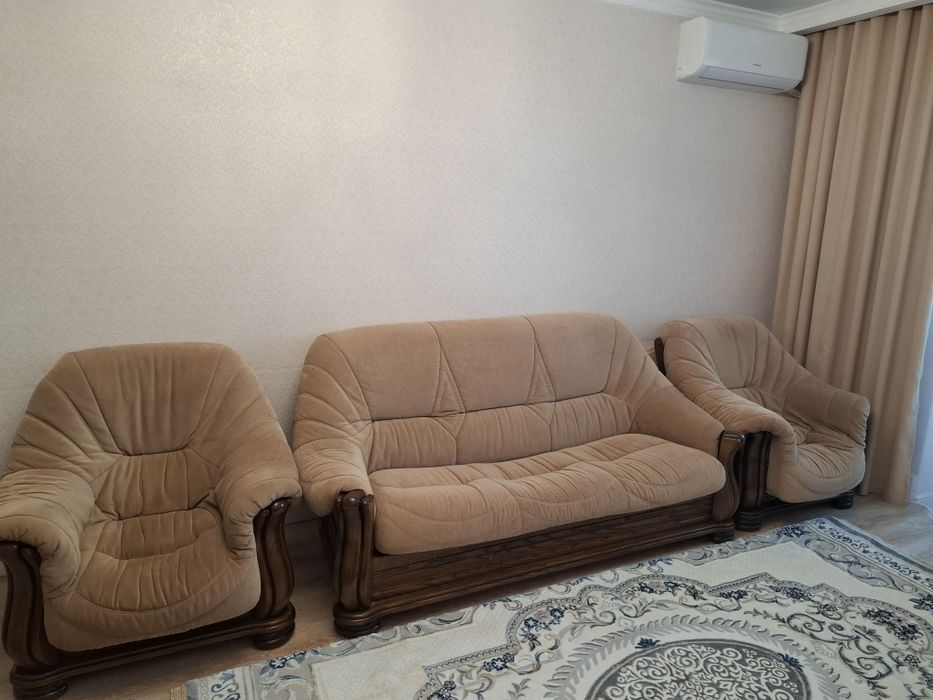 Продам диван и два кресла