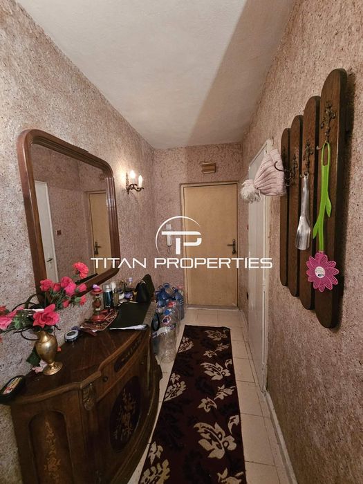 Дава се под наем Двустаен апартамент в Бургас, Зорница - 70 кв.м за 408 € - Снимка #2