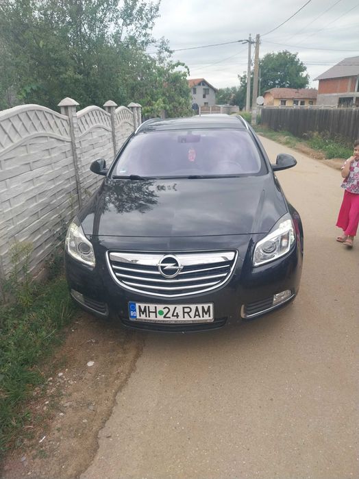 Vând opel insignia
