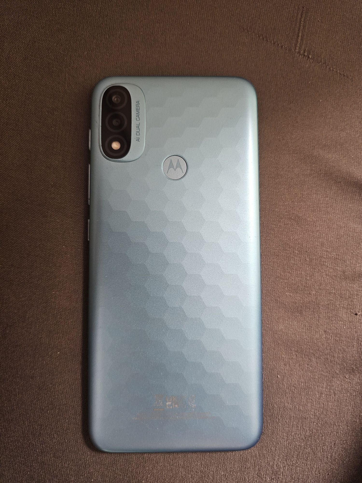 Телефон Motorola e20
