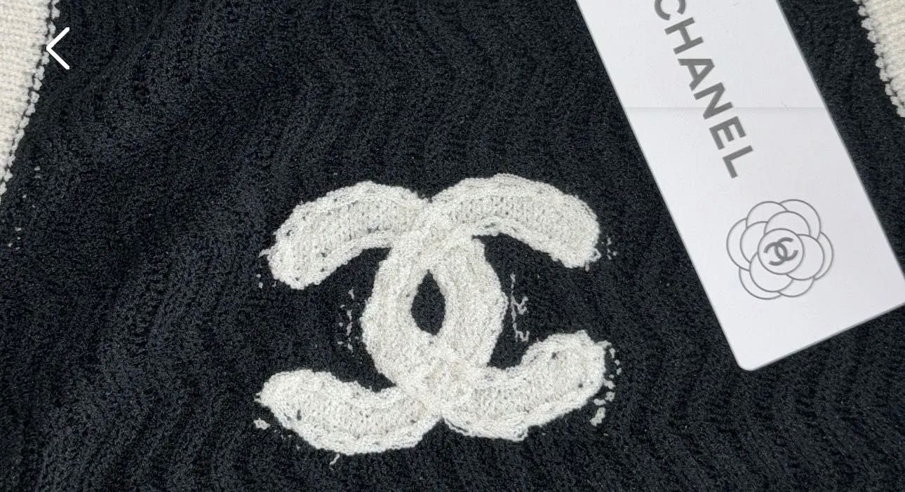 Top chanel negru nou