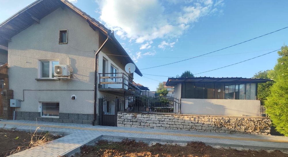 Къща в град Луковит