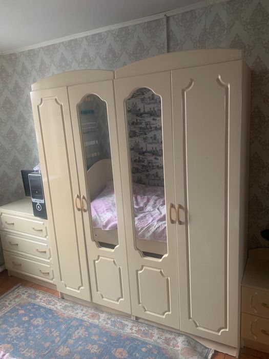 Продам спальный гарнитур