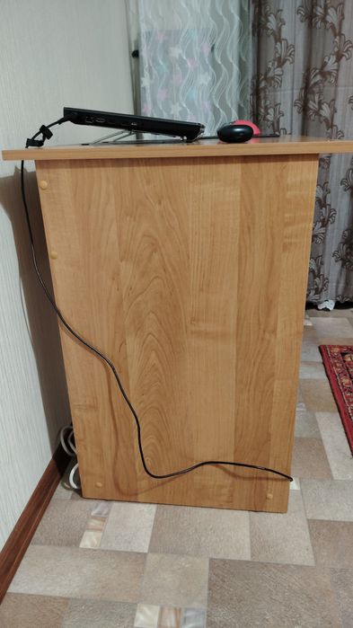 Продам компьютерный стол