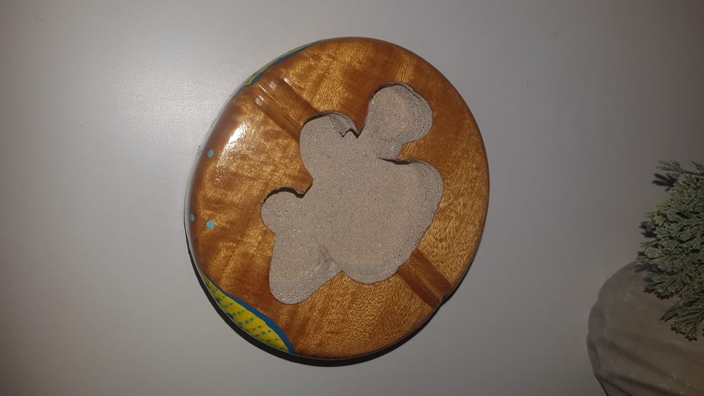 Уникален пепелник дърворезба