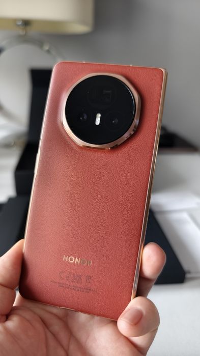 Vând Honor Magic V3 impecabil Reddish Brown