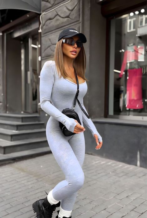 Salopete Elegante cu Croială Modelatoare – Fesieri Ridicați, Definire