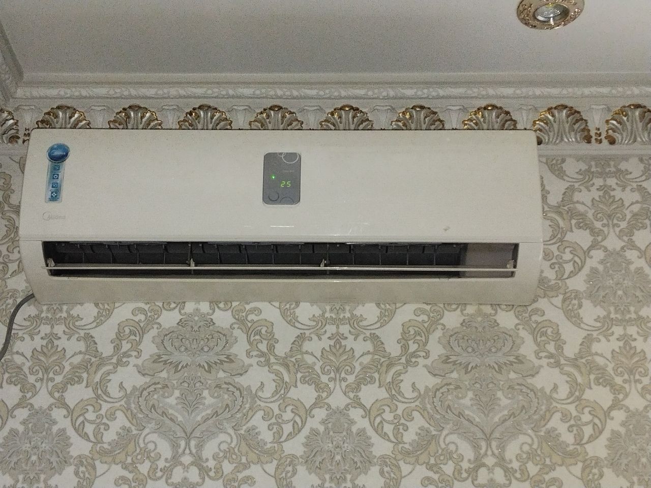 Kondisioner Midea 18tali Sino 12tali b/u sotiladi
