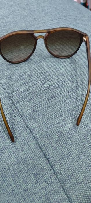 Ochelari de soare Ray Ban RB4170 cu defect