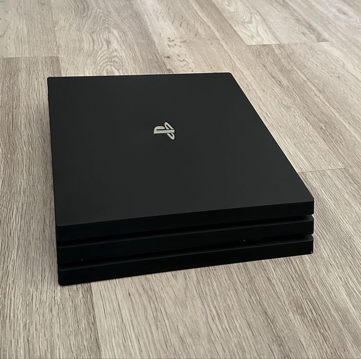 PS4 Pro 1 Tb + 2 controllere si 2 jocuri
