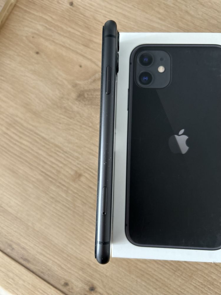 IPhone 11 64 GB с подърък слушалки ttec