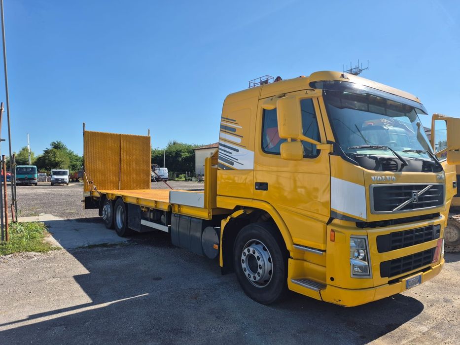 Camion Volvo Platforma utilaje