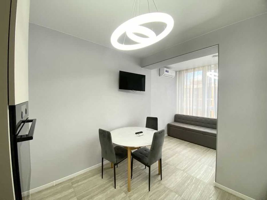 Дава се под наем Двустаен апартамент в София, Център - 65 кв.м за 433.5 € - Снимка #1