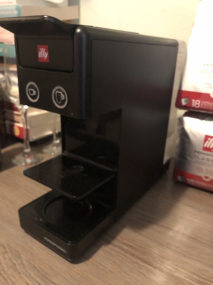 Кафе машина illy