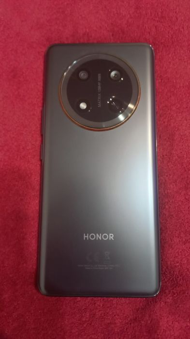 Продаю телефон honor x9c почти новейший.