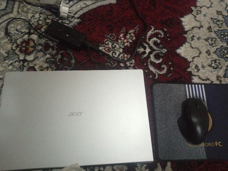 Note book Acer arzon va 1yil afitsalni garantiyasi bor