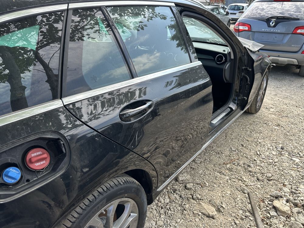 Врата задна дясна за Мерцедес W205 c220 комби след 2015г!
